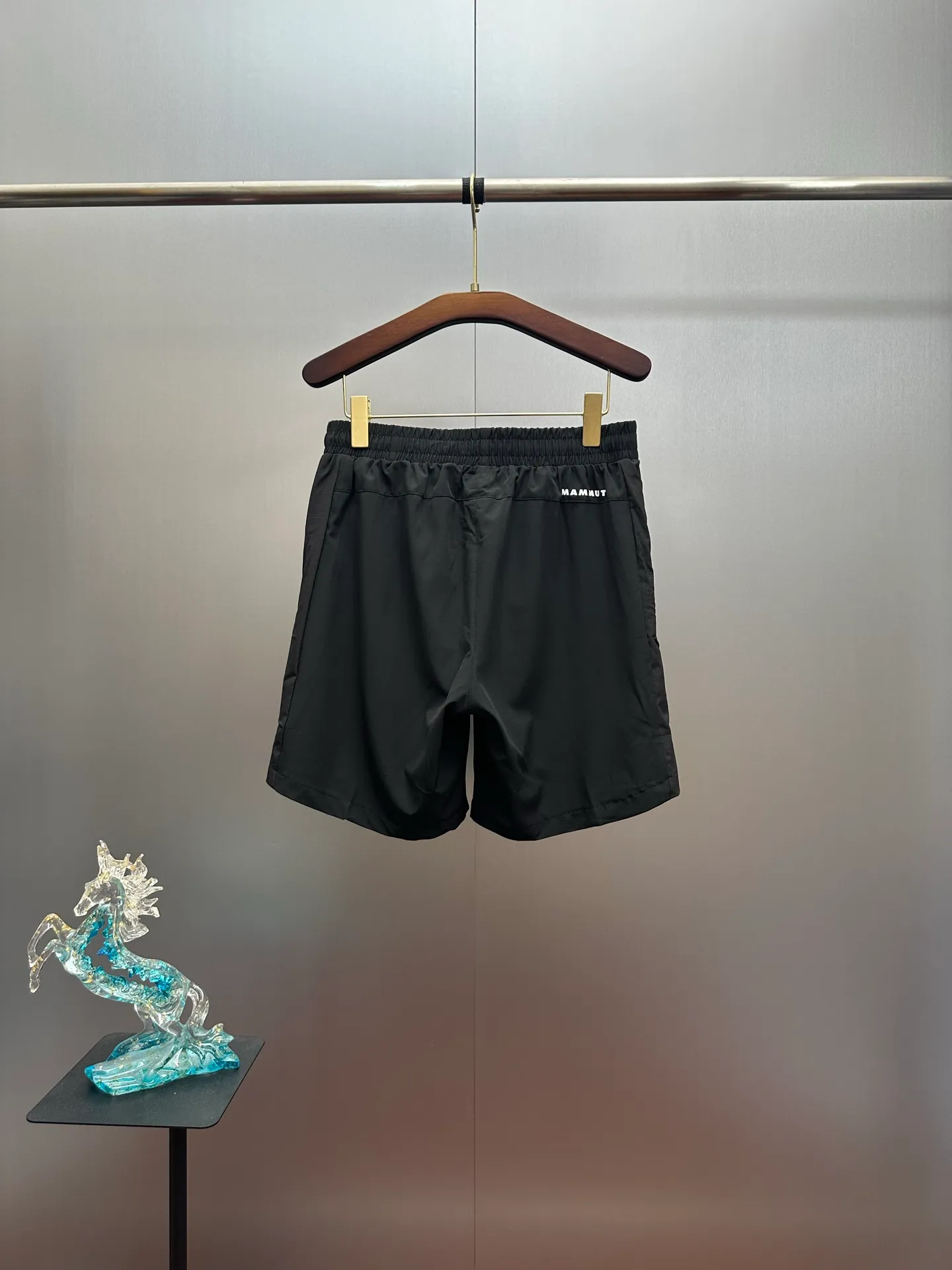 MAMMUT/ 95% ➕5% ， ， Breathable， 。 “ ”Buff。 Breathable ， ， 、 ， ， 。 ， 。 ， Classic Logo， Quality 。 ， 。 MAMMUT 。 ， ， 。 Citywalk ， ， ， ！ ：Black，Khaki， Sizes：L-3x L（ ：125 150 175 190）